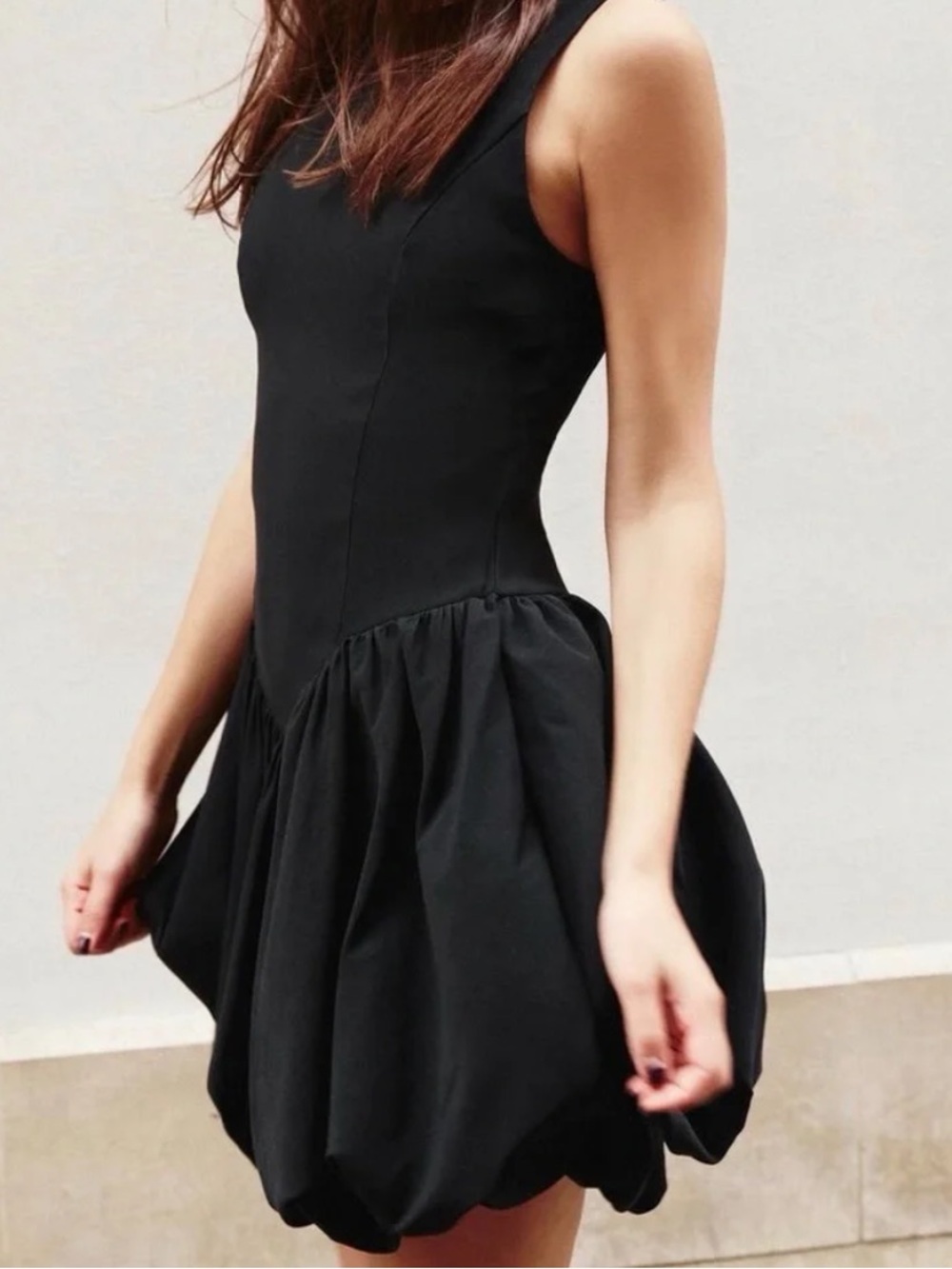 Round neck and sleeveless dress. Balloon effect size M new with tag